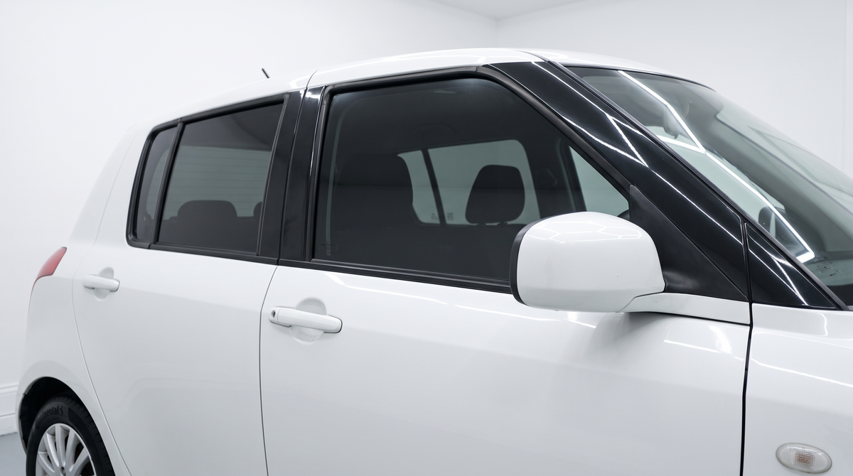 Färdigskuren solfilm främre sidorutor Suzuki Swift Hatchback 5d 2004-2010