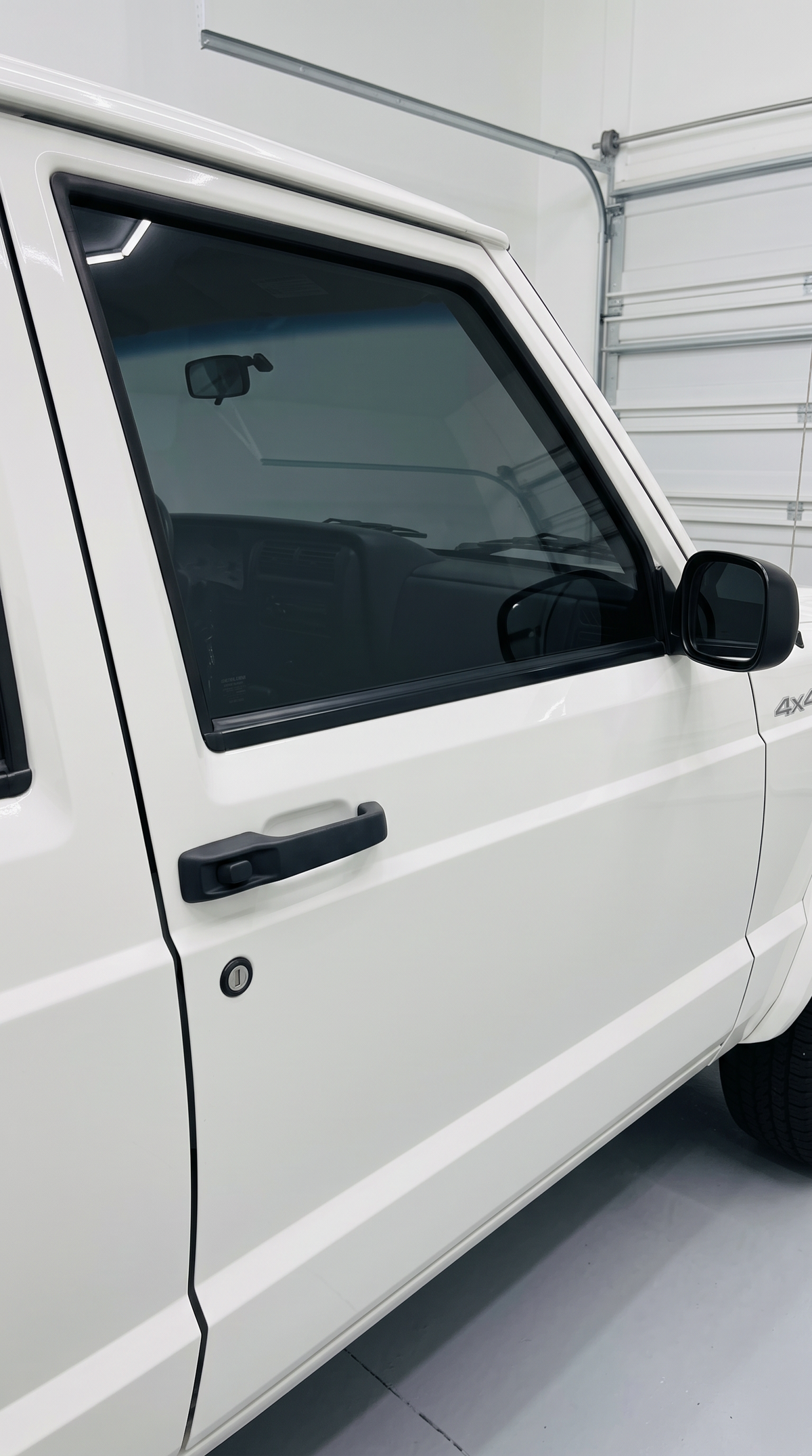 Färdigskuren solfilm främre sidorutor Jeep Cherokee 4d SUV 1984-1996