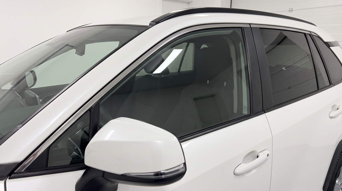 Färdigskuren solfilm främre sidorutor Suzuki Across 5d SUV 2021-2025